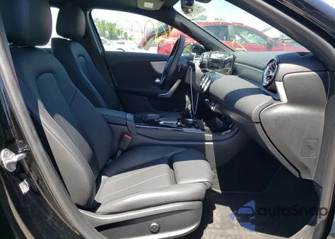 2021 Mercedes-Benz A 220 z USA, uszkodzony, nr VIN W1K3G4EB3MJ287298